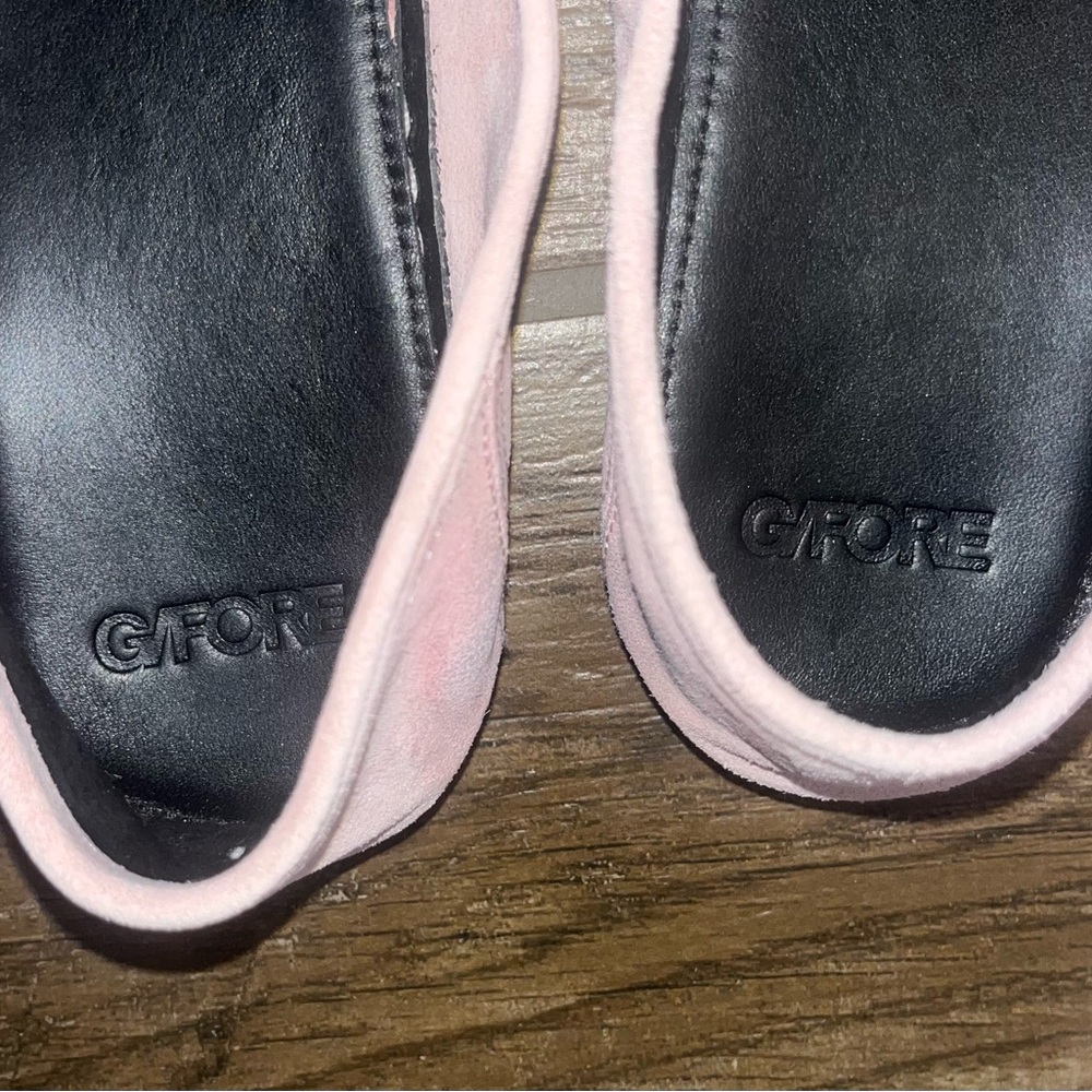 G/FORE Women's Metal Tees Suede Flex Loafers in a light pink - Picture 3 of 7